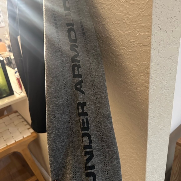 Under Armour Men's Black and Gray Hoodie - Picture 4 of 4